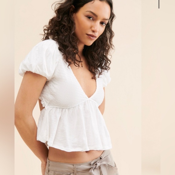 Free People Tops - Free people babydoll cropped top open back white Size: Small no stains
